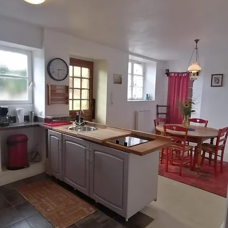 Holiday home Gite 4 Pers, Jacuzzi, Piscine, Proche Futuroscope, Calme Et Nature A La Roche Posay *