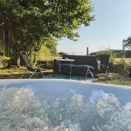 Holiday home 4 Personnes 4 Etoiles Proche Cure Thermale, Futuroscope, Calme Et Nature A Posay